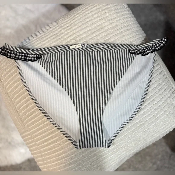 NWT Aerie Women's Black and White Striped Ruffle Bikini Bottom - Picture 2 of 5